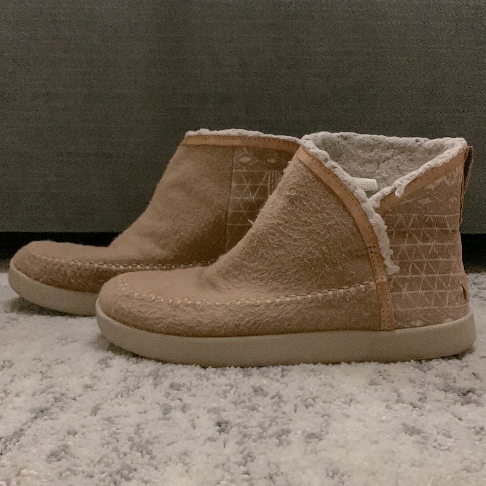 Sanuk Womens Size 7 Ankle Bootie, Featuring Tribal Pattern